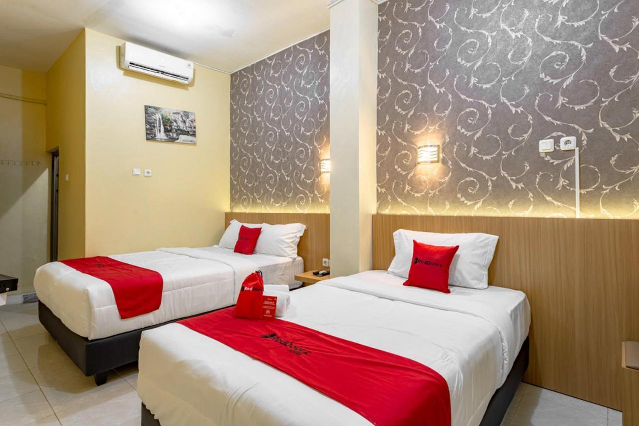 Hotel Reddoorz Near Dino Park Malang Exteriér fotografie