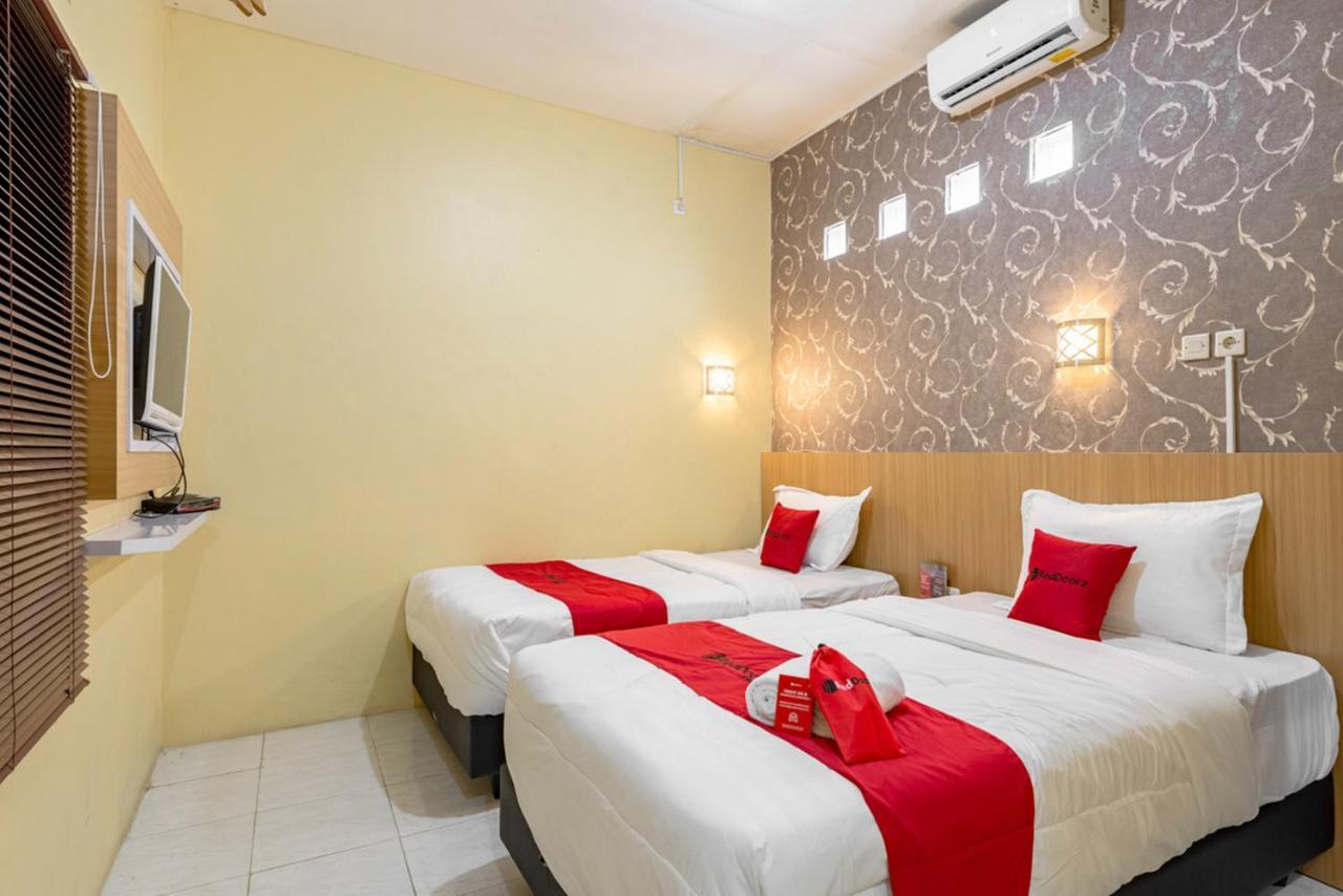 Hotel Reddoorz Near Dino Park Malang Exteriér fotografie