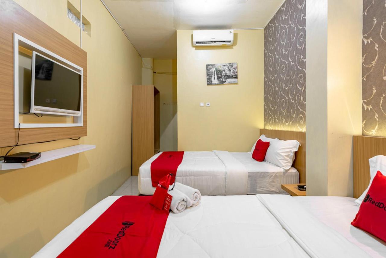 Hotel Reddoorz Near Dino Park Malang Exteriér fotografie