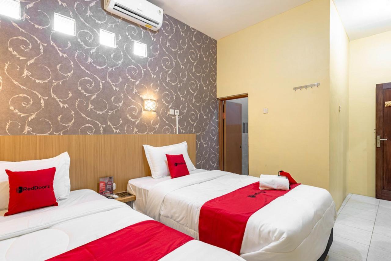 Hotel Reddoorz Near Dino Park Malang Exteriér fotografie